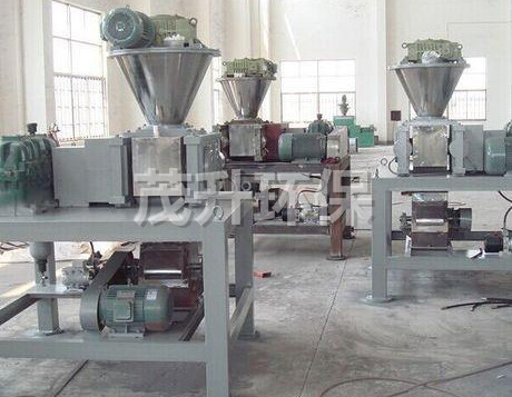 GZL系列干法輾壓造粒機(jī)